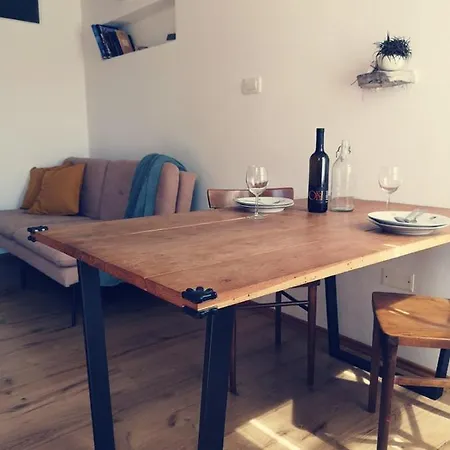 Apartma Kras * Komen