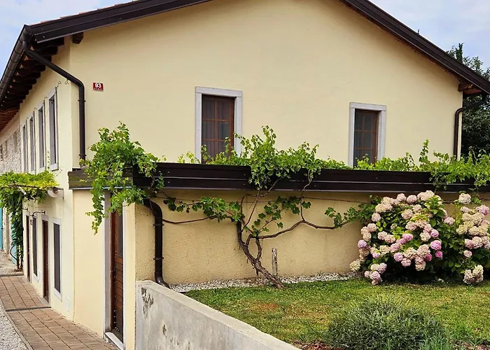 Apartma Kras * Komen